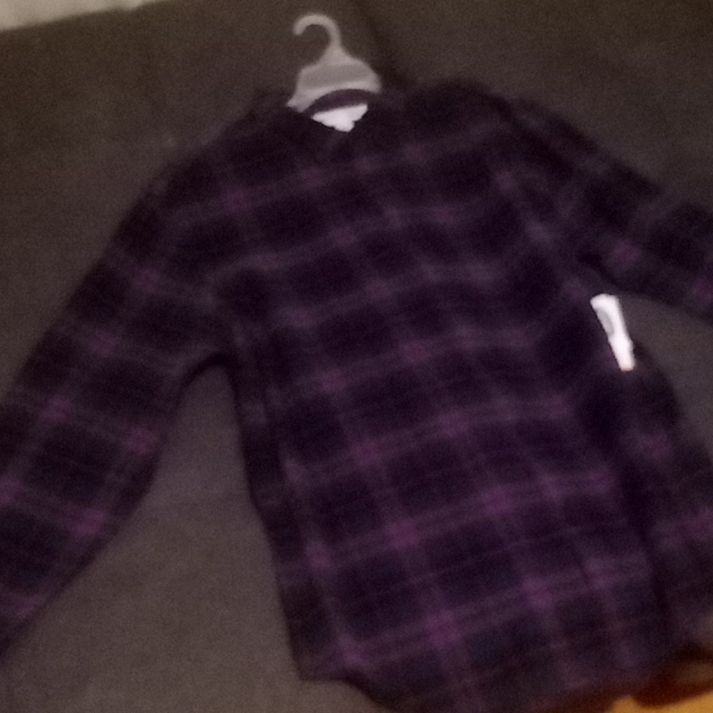 Old Navy Button up size XL Maroon and black
